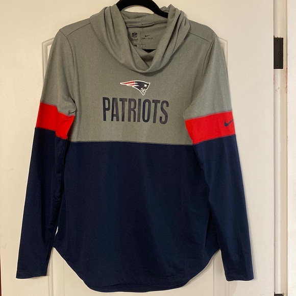 NWT Women's Nike New England Patriots Cowl Neck Long Sleeve T-Shirt size Medium - Picture 2 of 6